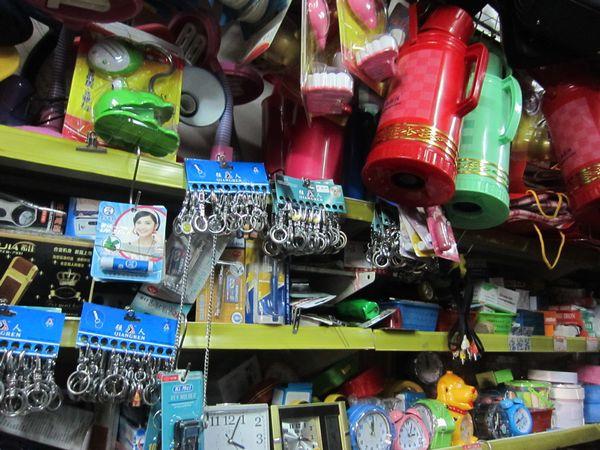 衣起来百货商场盛大开业，日用品小家电一站式购齐